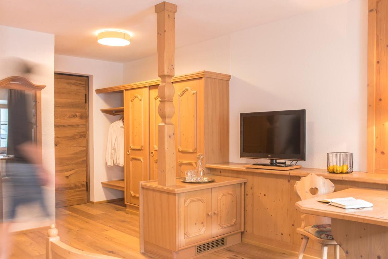 Hotel Gasthof Hirschentenne Stams Buitenkant foto