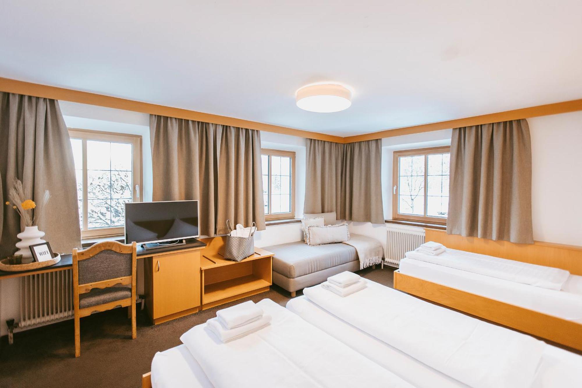 Hotel Gasthof Hirschentenne Stams Buitenkant foto