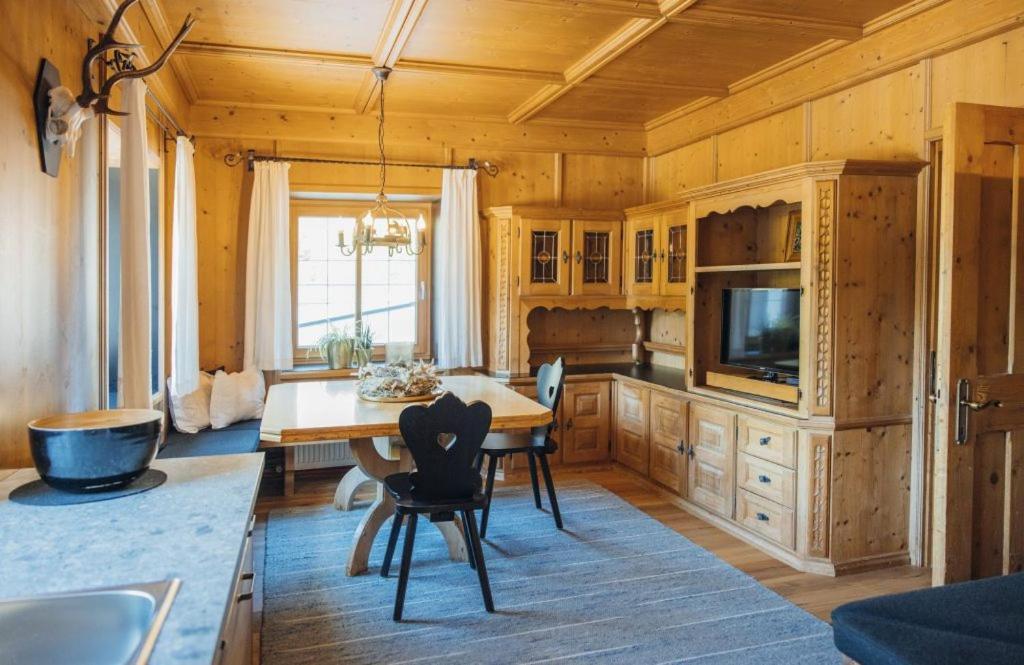 Hotel Gasthof Hirschentenne Stams Buitenkant foto